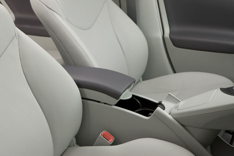 2011 Toyota Prius Center Console Picture