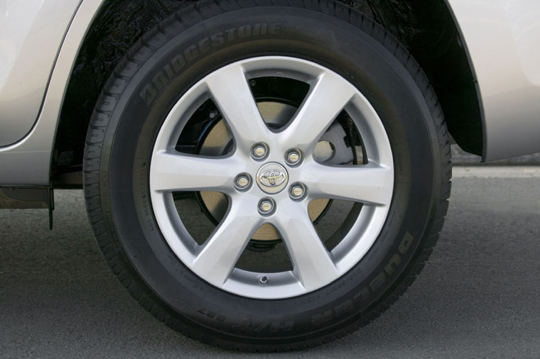 2006 Toyota RAV4 Limited Rim Picture