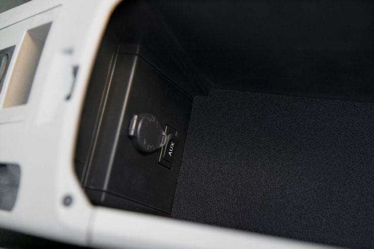 2007 Toyota RAV4 Limited Center Storage Box Picture