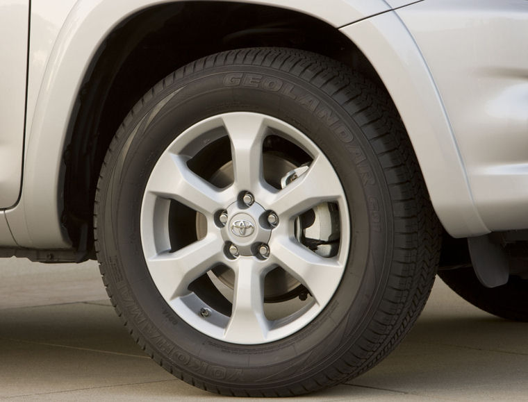 2009 Toyota RAV4 Limited Rim Picture