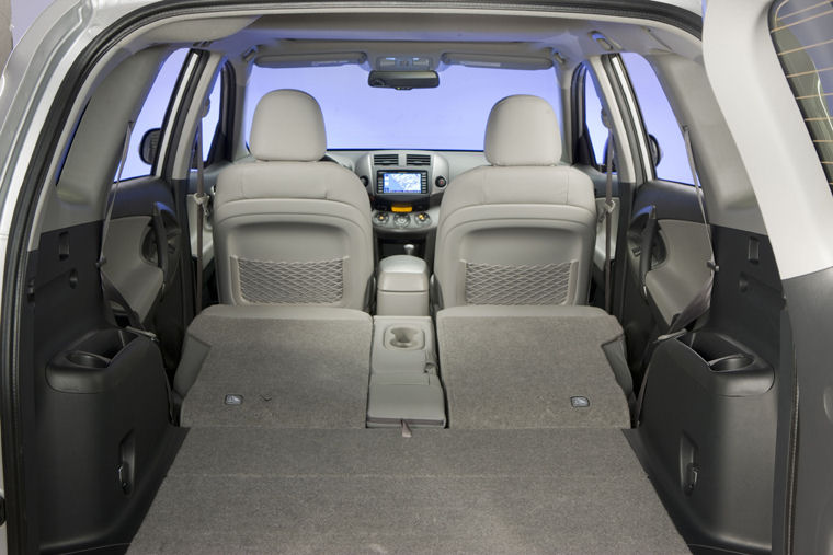 2009 Toyota RAV4 Limited Trunk Picture