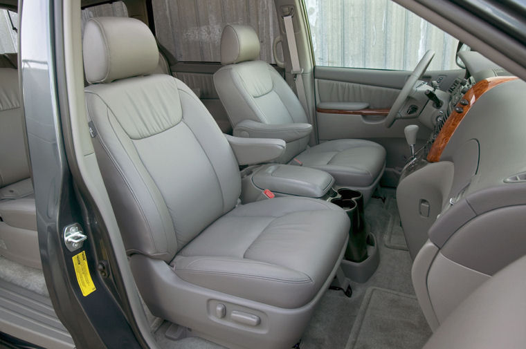 2008 Toyota Sienna Front Seats Picture