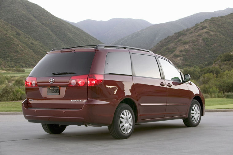 2009 Toyota Sienna LE Picture