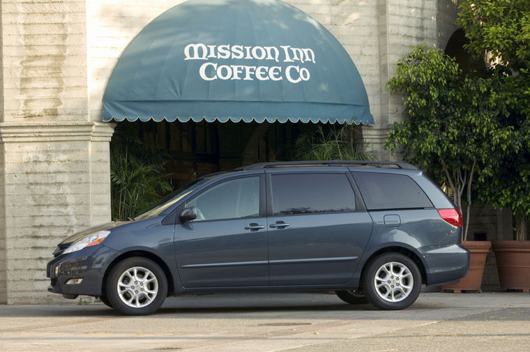 2009 Toyota Sienna Picture