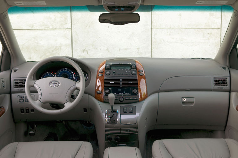 2009 Toyota Sienna Cockpit Picture