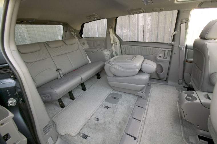 2009 Toyota Sienna Rear Seats Picture