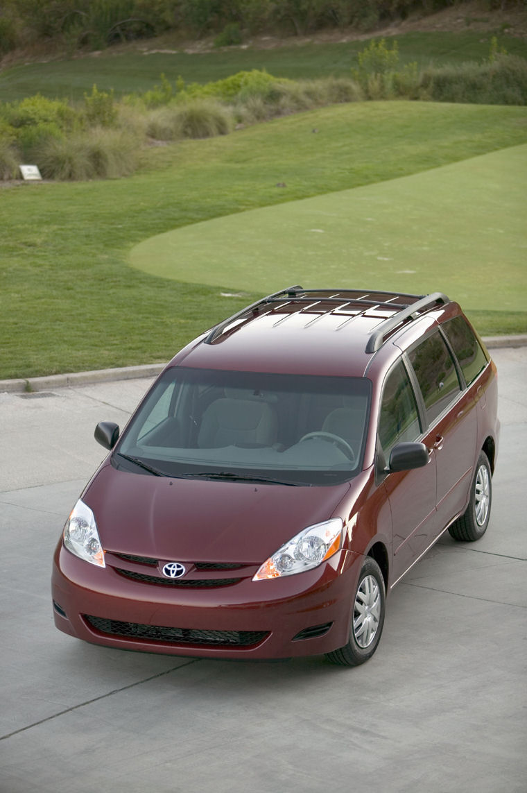 2009 Toyota Sienna LE Picture