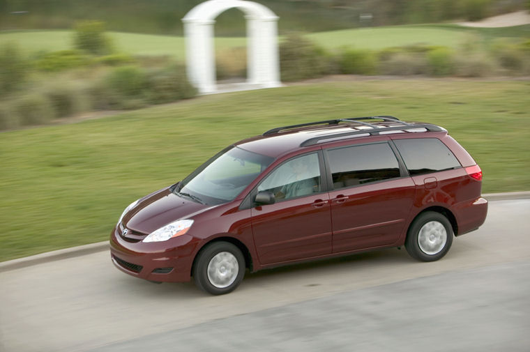 2009 Toyota Sienna LE Picture