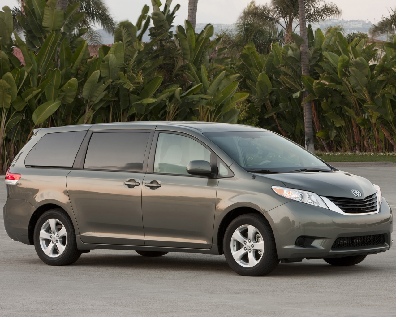 Toyota Sienna Desktop Wallpaper