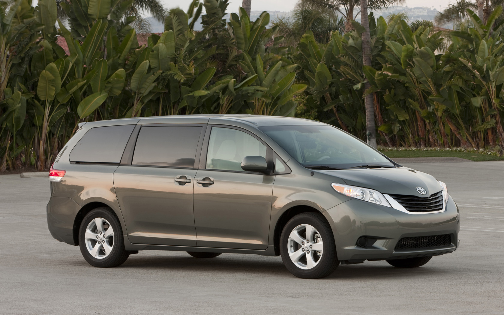 Toyota Sienna Desktop Wallpaper