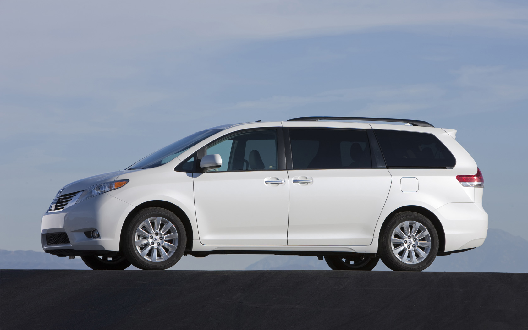 Toyota Sienna Desktop Wallpaper