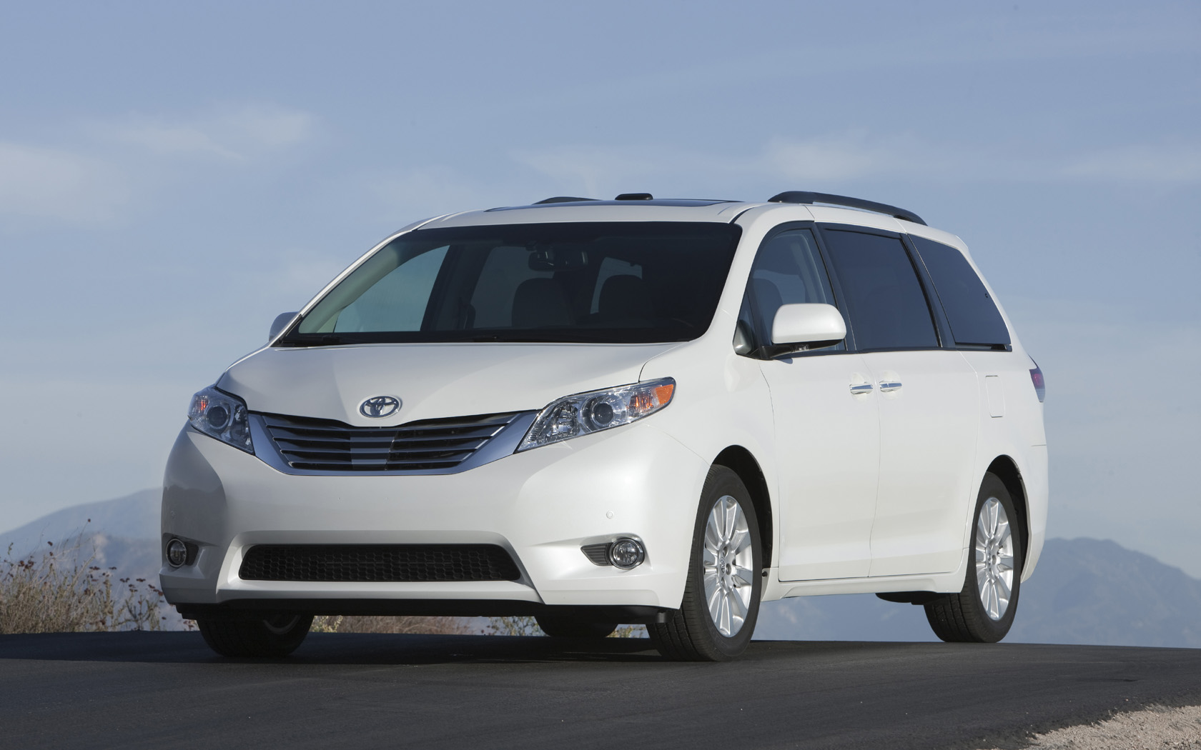 Toyota Sienna Desktop Wallpaper