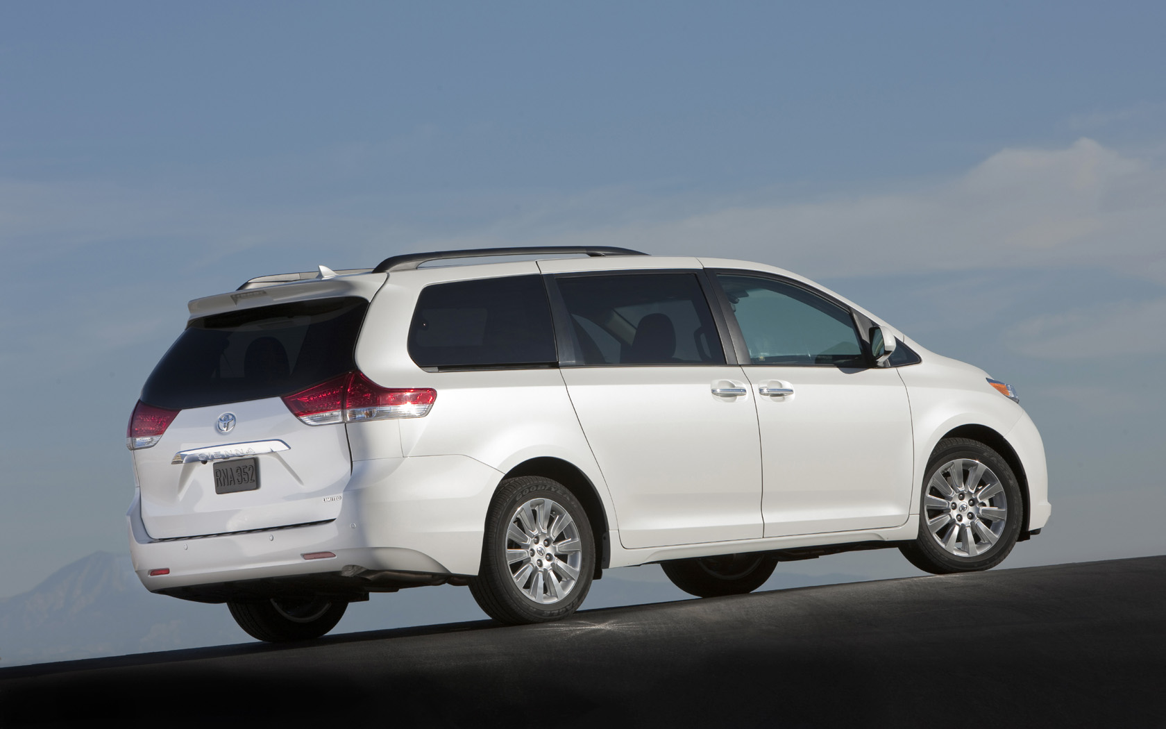 Toyota Sienna LE, XLE, SE, Limited V6 AWD - Free Widescreen Wallpaper ...