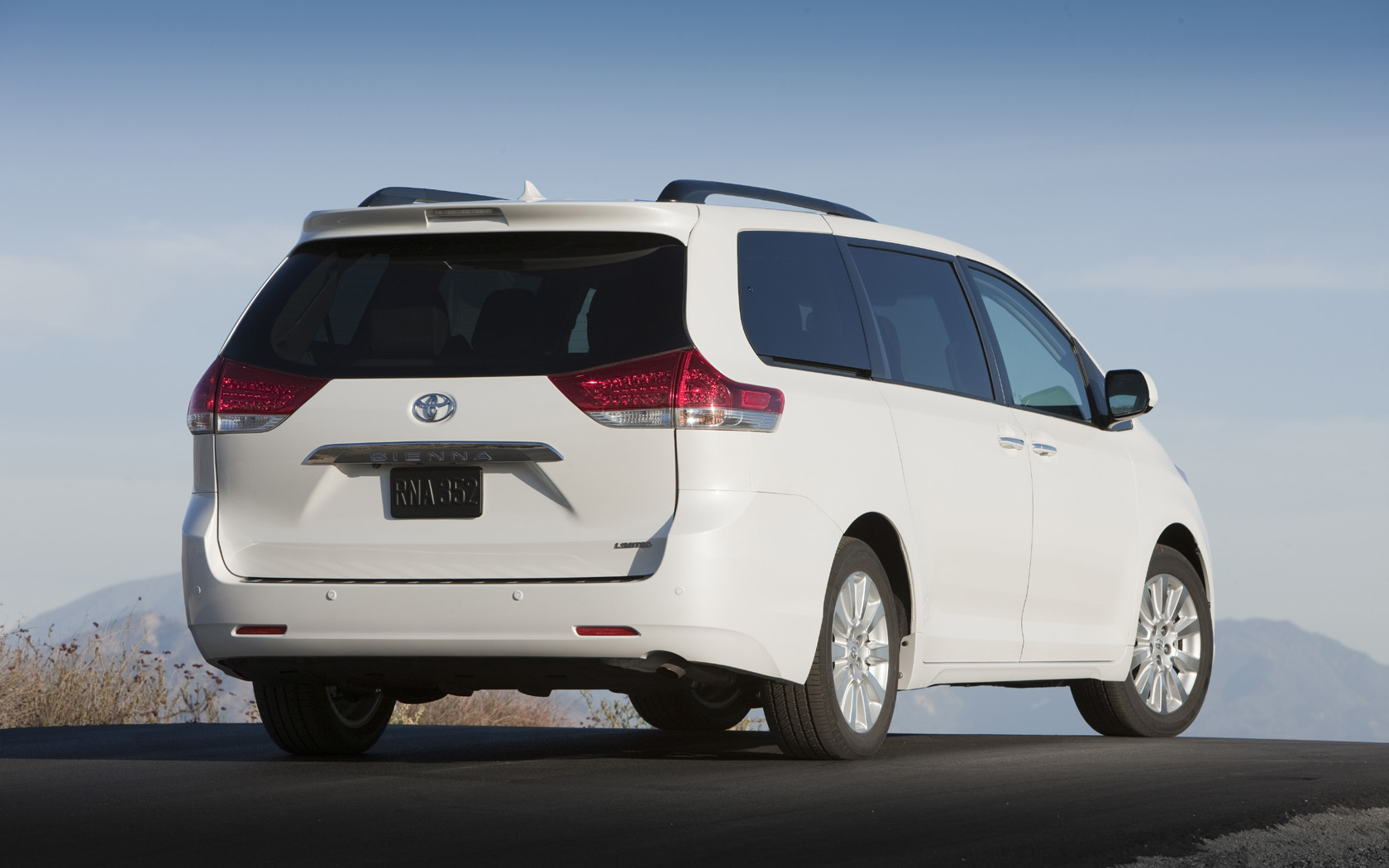 Toyota Sienna Desktop Wallpaper