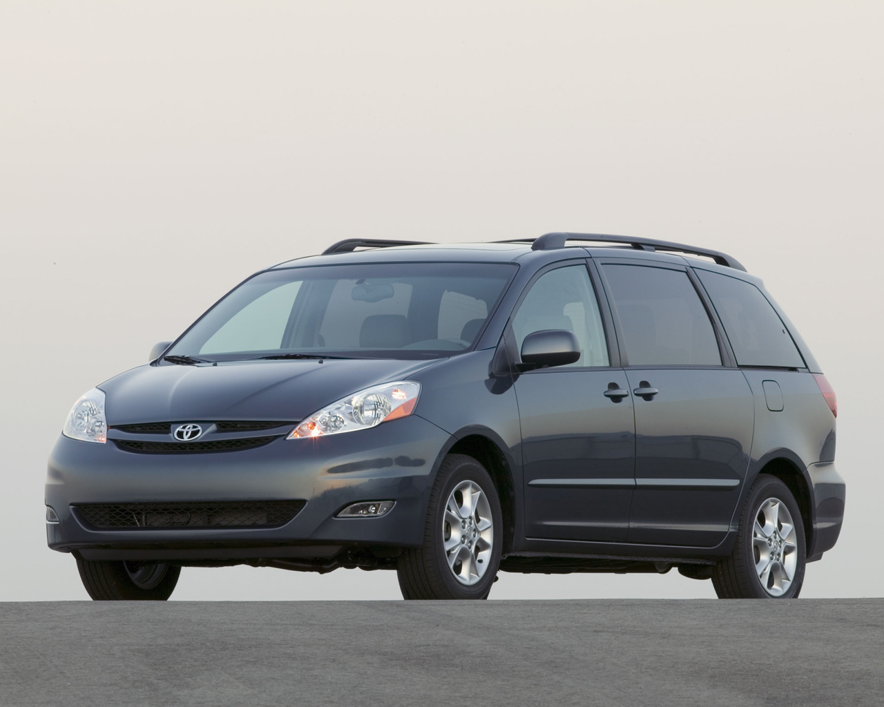 Toyota Sienna Desktop Wallpaper