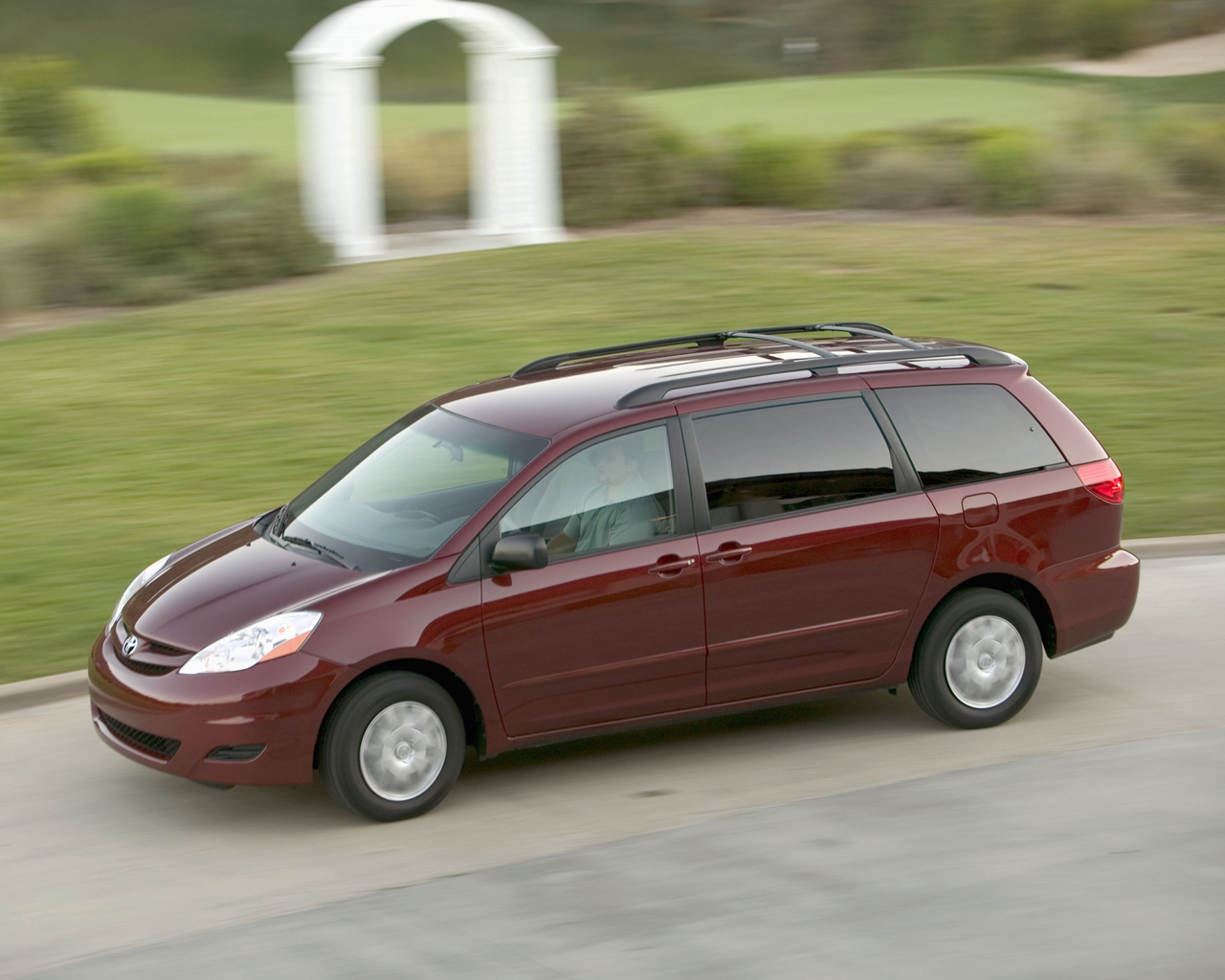 Toyota Sienna Desktop Wallpaper