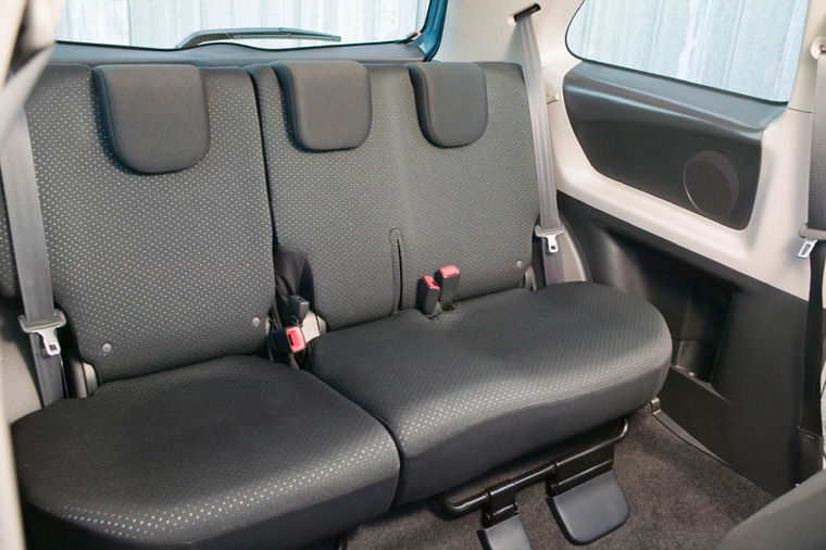 2007 Toyota Yaris Hatchback Rear Seats Picture