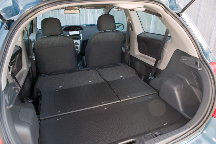 2007 Toyota Yaris Hatchback Trunk Picture