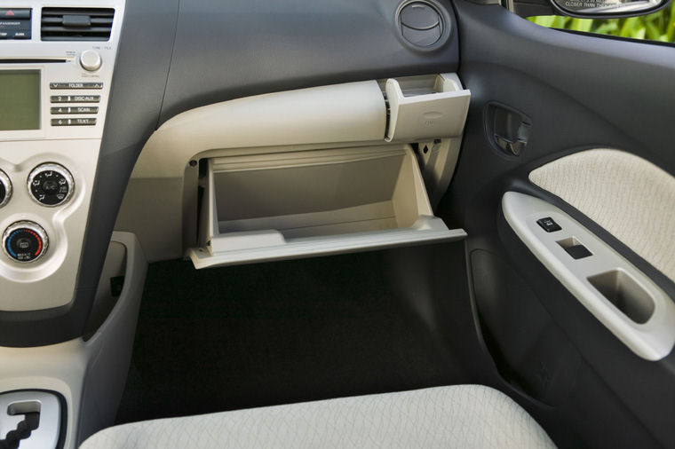 2007 Toyota Yaris Sedan Glove Box Picture