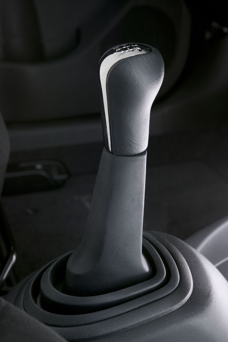 2008 Toyota Yaris S Hatchback Gear Lever Picture