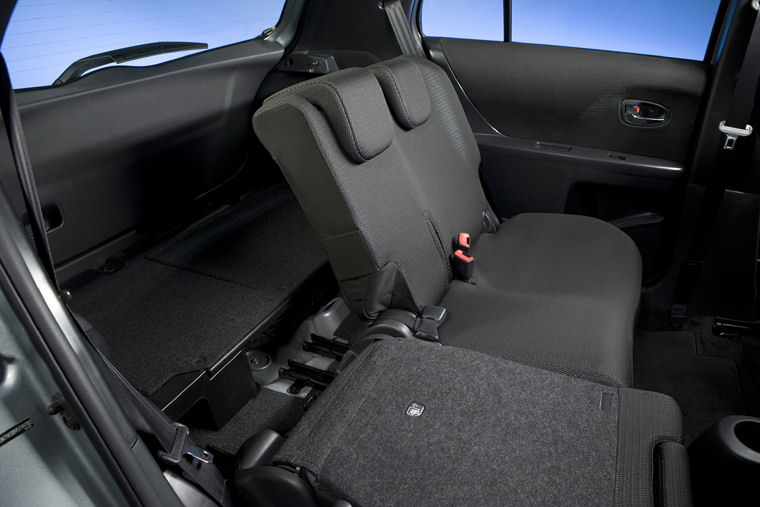 2009 Toyota Yaris 5-door Hatchback Rear Seats Picture