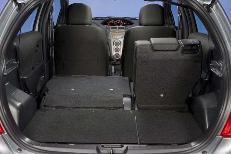 2009 Toyota Yaris 5-door Hatchback Trunk Picture