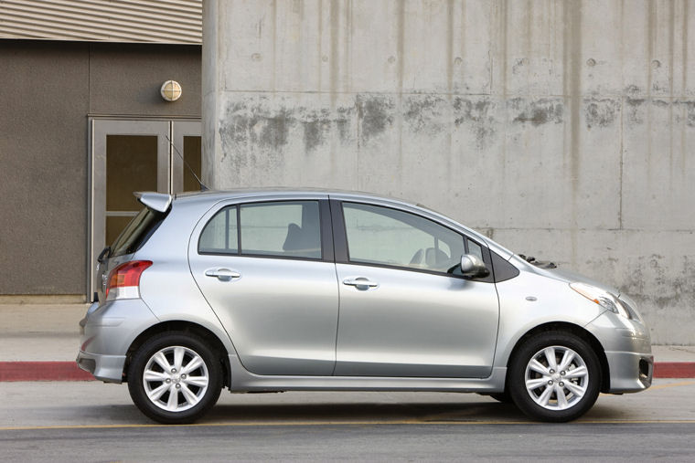 2009 Toyota Yaris 5-door Hatchback Picture