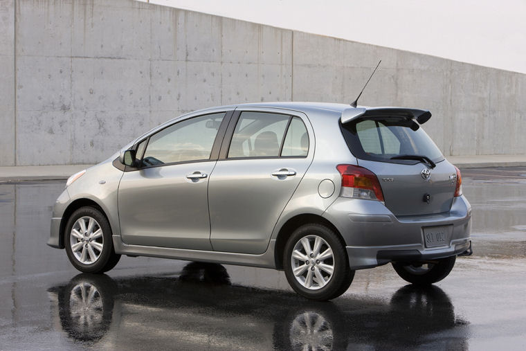 2009 Toyota Yaris 5-door Hatchback Picture