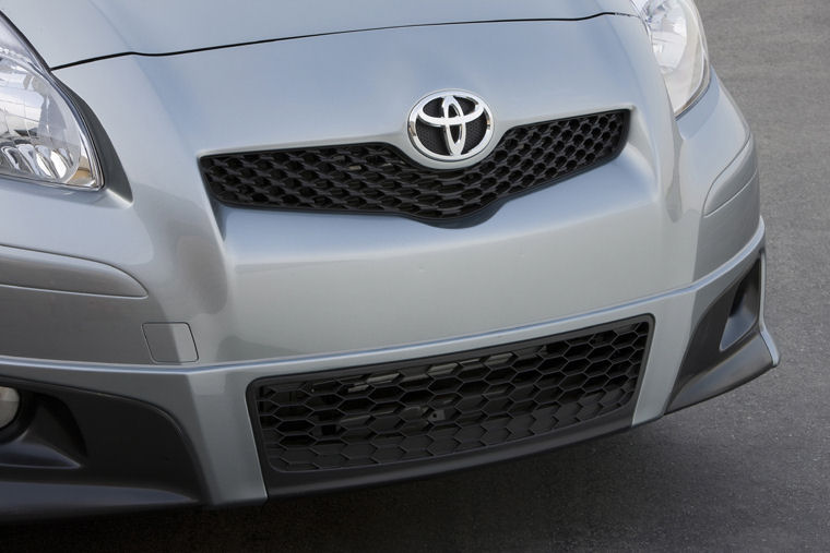 2009 Toyota Yaris 5-door Hatchback Grille Picture