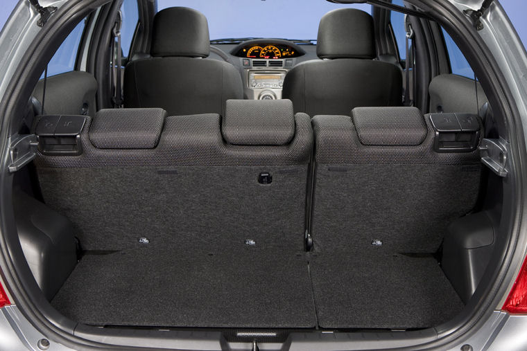 2010 Toyota Yaris 5-door Hatchback Trunk Picture