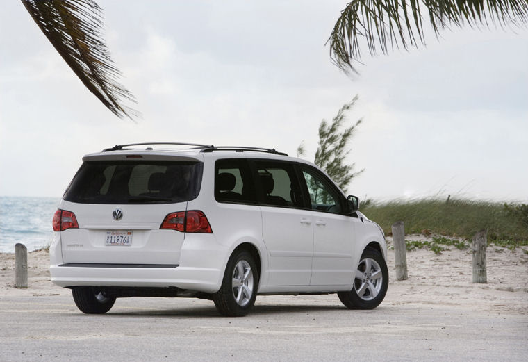 2009 Volkswagen Routan Picture