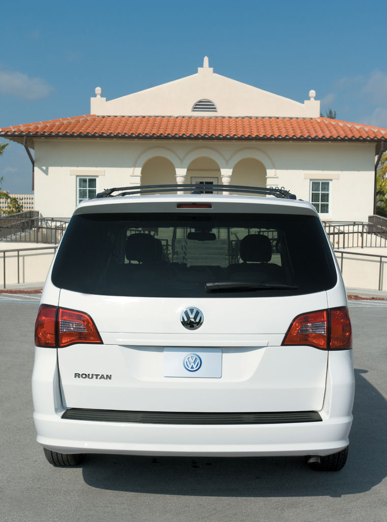 2009 Volkswagen Routan Picture