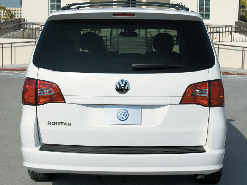 Volkswagen Routan Desktop Wallpaper