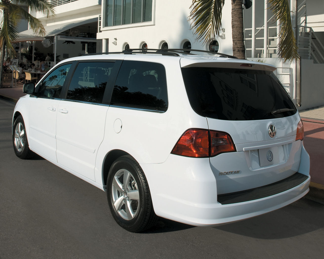 Volkswagen Routan Desktop Wallpaper