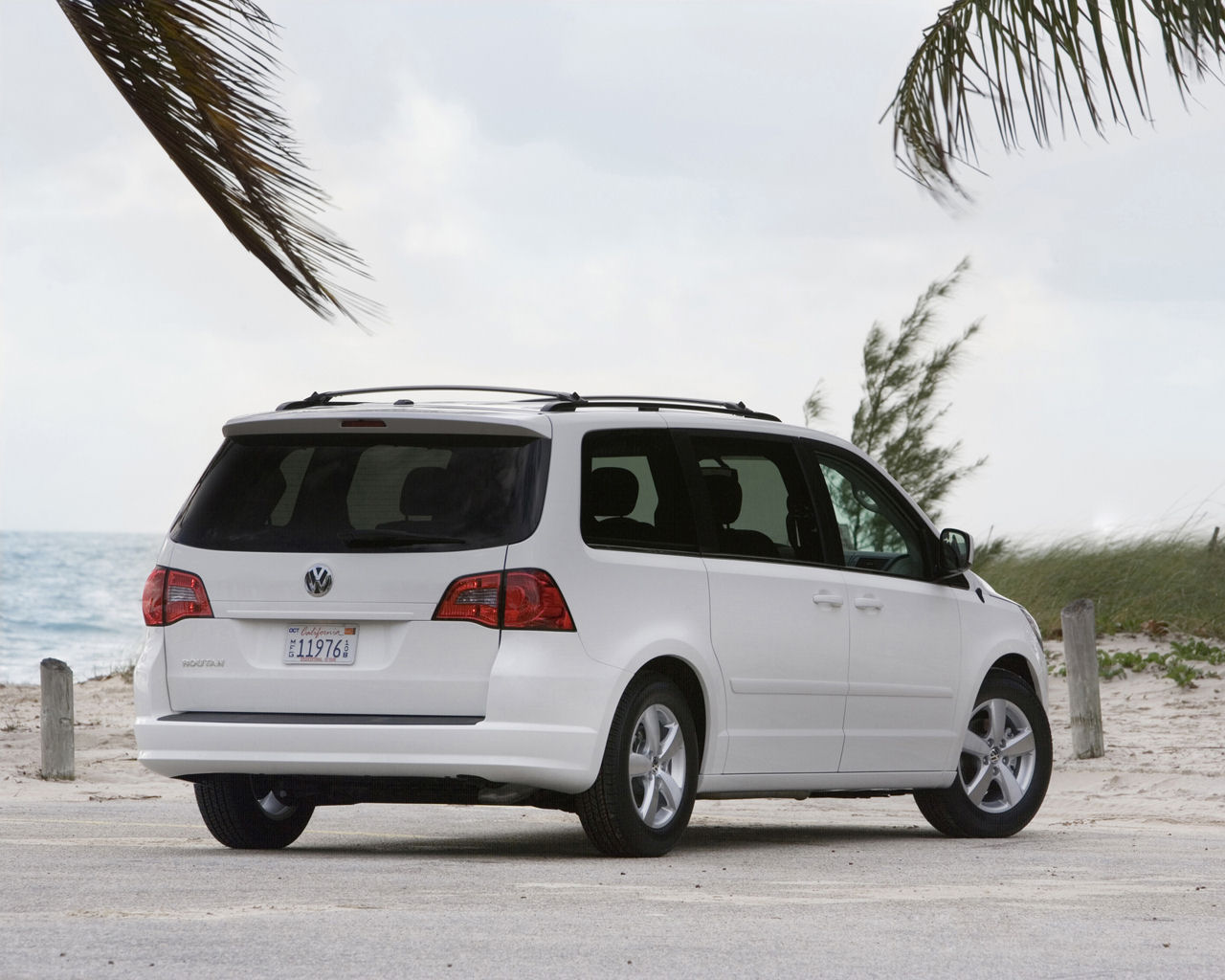 Volkswagen Routan Desktop Wallpaper