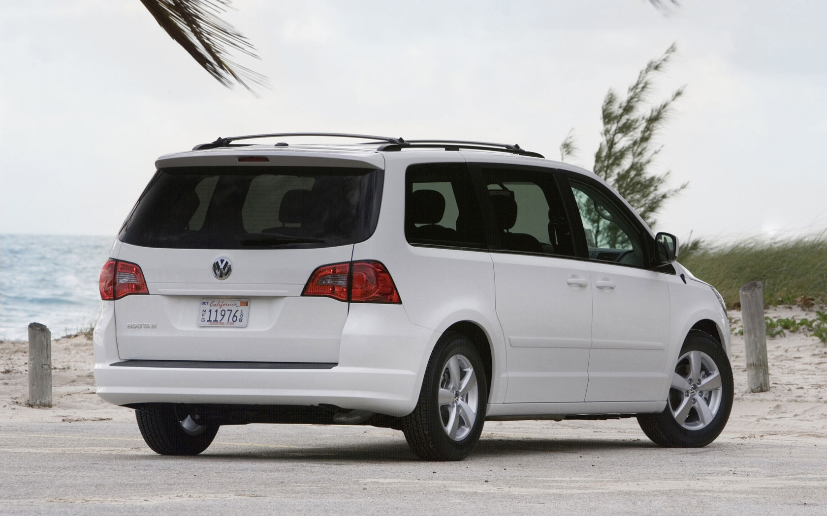 Volkswagen Routan Desktop Wallpaper