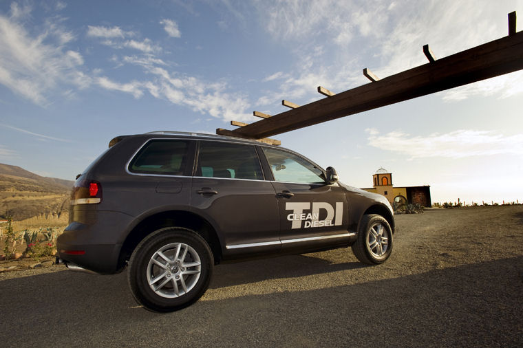 2009 Volkswagen Touareg V6 TDI Picture