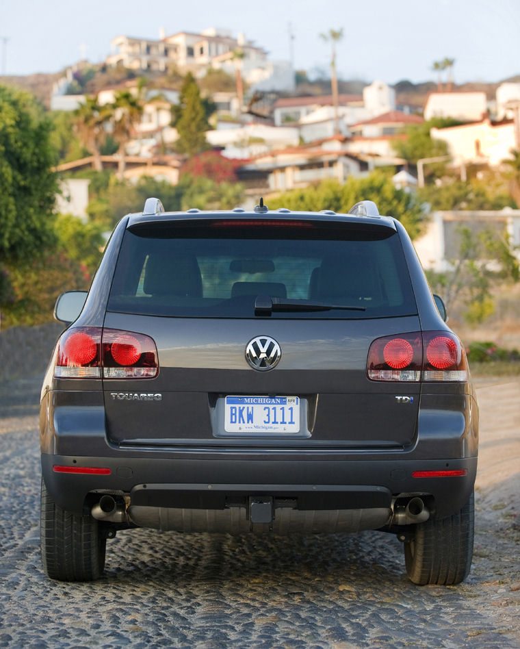 2009 Volkswagen Touareg V6 TDI Picture