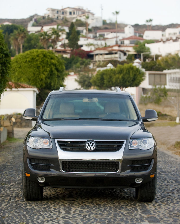 2009 Volkswagen Touareg V6 TDI Picture